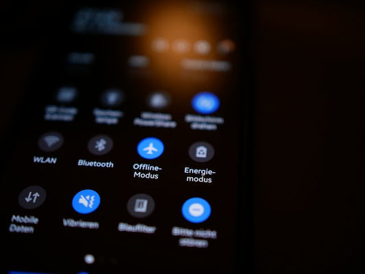 Image of cell phone screen showing it is off line